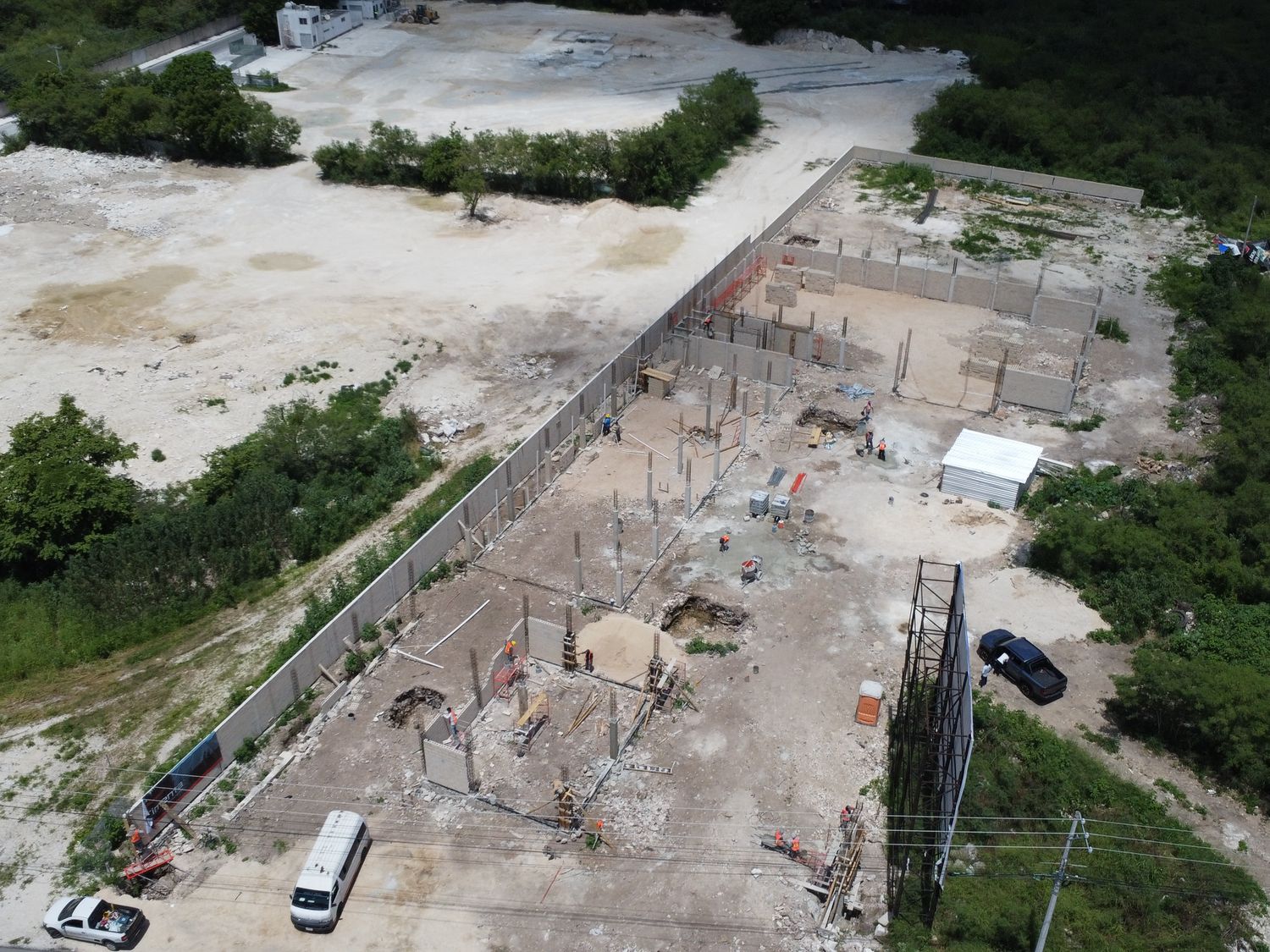 Obra de Plaza Tángara en julio de 2026, cimentación y columnas